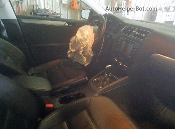 3VWDB7AJ8HM306459 2017 VOLKSWAGEN JETTA Черный Вид спереди