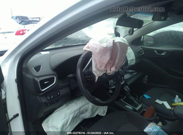 KMHC75LCXHU031543 2017 HYUNDAI IONIQ HYBRID White Вид салону спереду
