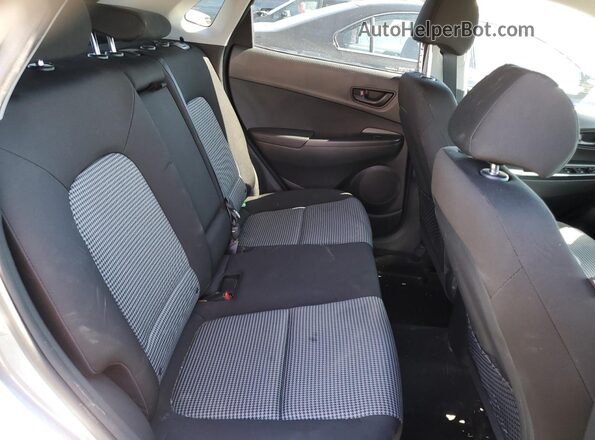 KM8K2CAA9LU407710 2020 HYUNDAI KONA Серебряный Вид сзади