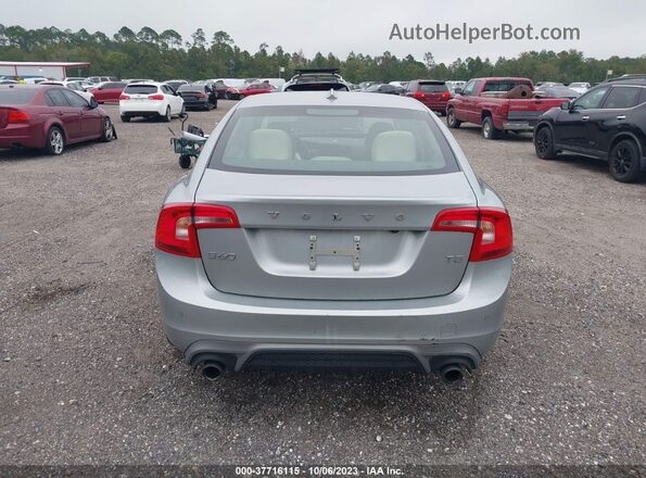 YV126MFL2J2453326 2018 VOLVO S60 Silver 