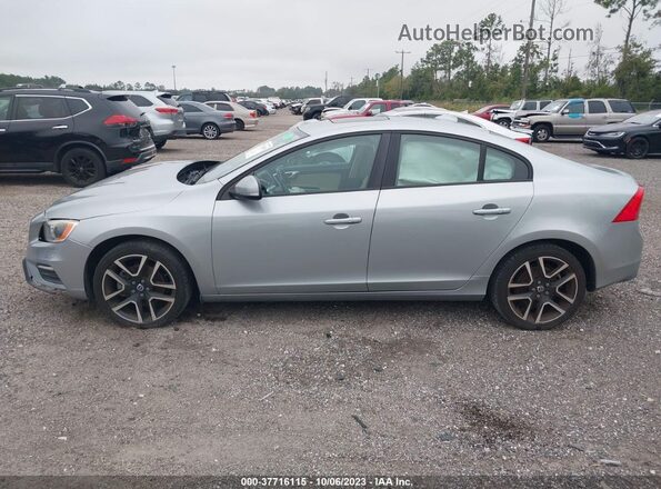 YV126MFL2J2453326 2018 VOLVO S60 Silver Widok wnętrza 360 stopni
