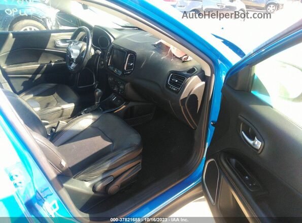 3C4NJCCB0LT187555 2020 JEEP COMPASS Blue წინა სალონის ხედი