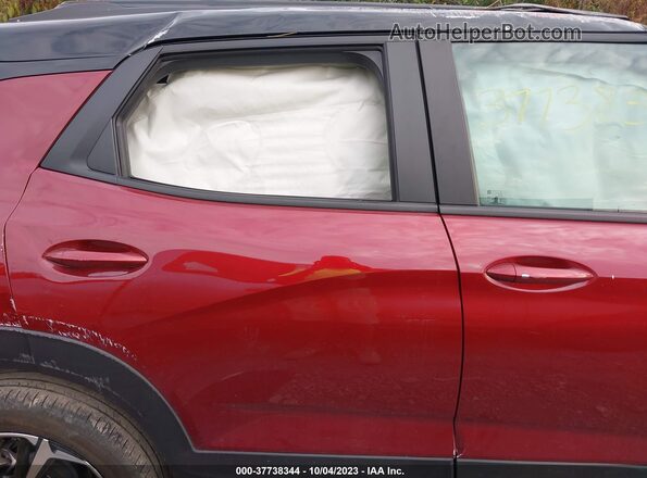 KL79MTSL3PB014409 2023 CHEVROLET TRAILBLAZER Красный Вид задней части салона