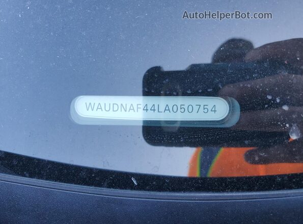 WAUDNAF44LA050754 2020 AUDI OTHER Black Vista del compartimento del motor