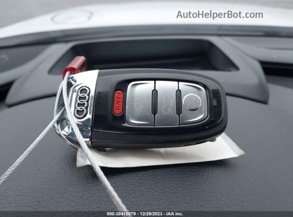WAU44AFD3HN013035 2017 AUDI OTHER White Vista del salpicadero