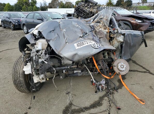 3VW5DAATXJM515575 2018 VOLKSWAGEN BEETLE Gray Widok z przodu
