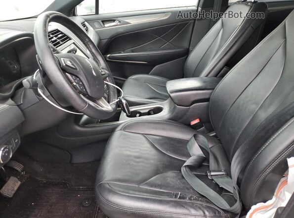 5LMCJ1C9XHUL50226 2017 LINCOLN MKC Silver წინა სალონის ხედი