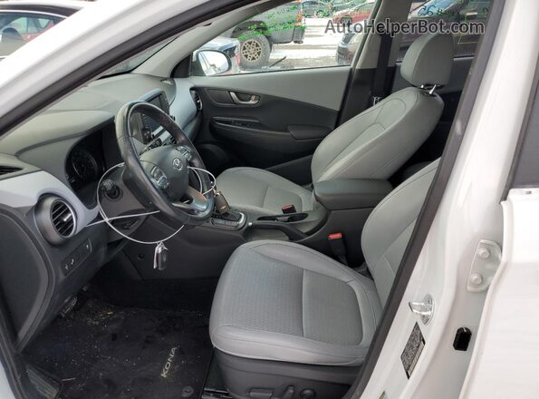 KM8K3CA57JU123151 2018 HYUNDAI KONA White 