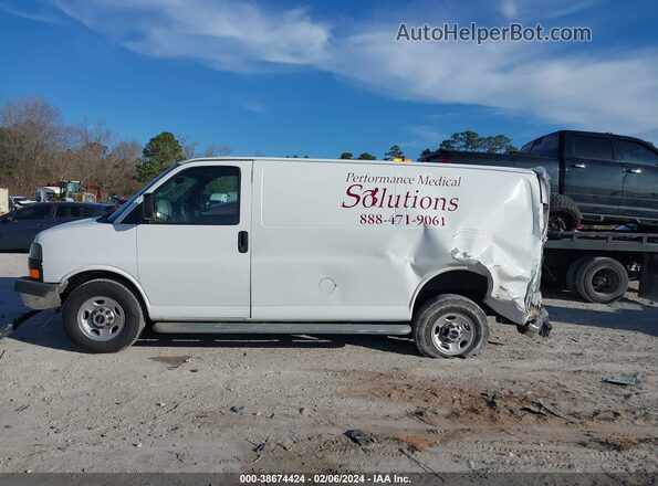 1GTW7AFF3H1908472 2017 GMC SAVANA White 360 interior view