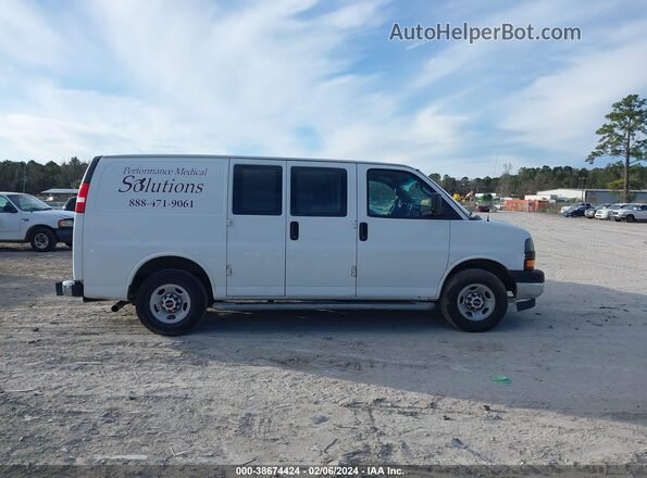1GTW7AFF3H1908472 2017 GMC SAVANA White Rear interior view