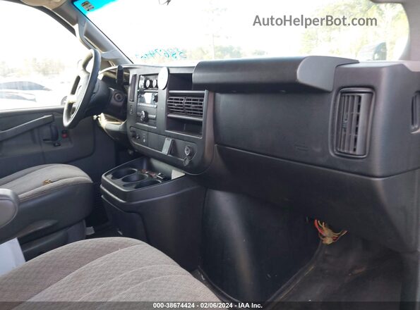1GTW7AFF3H1908472 2017 GMC SAVANA White Front interior view