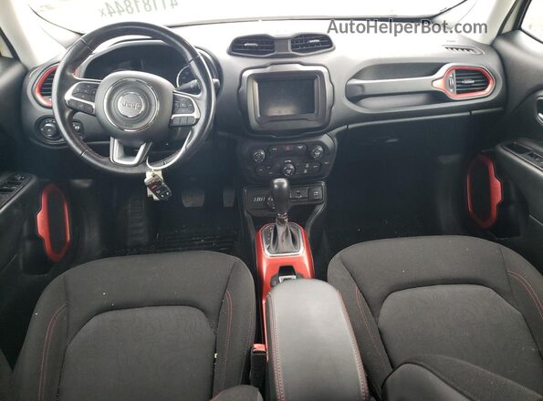 ZACNJBC12KPJ96777 2019 JEEP RENEGADE Белый Вид панели приборов