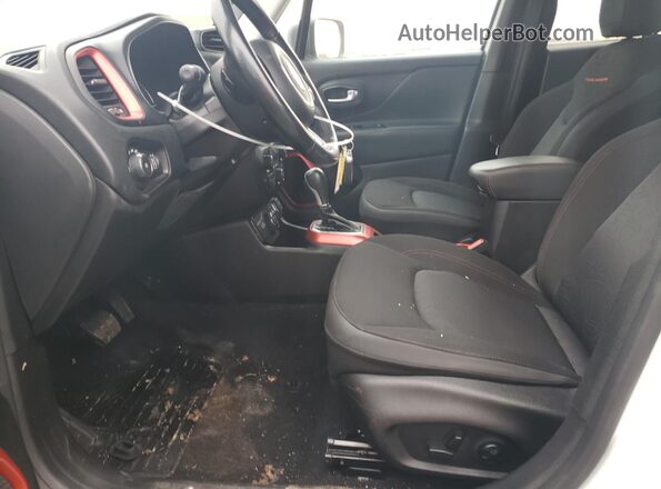 ZACNJBC12KPJ96777 2019 JEEP RENEGADE Белый Вид салона спереди