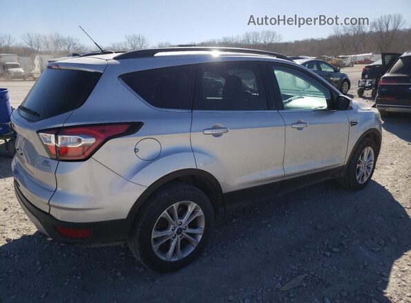 1FMCU0GD2JUA31895 2018 FORD ESCAPE Silver Trasero derecho