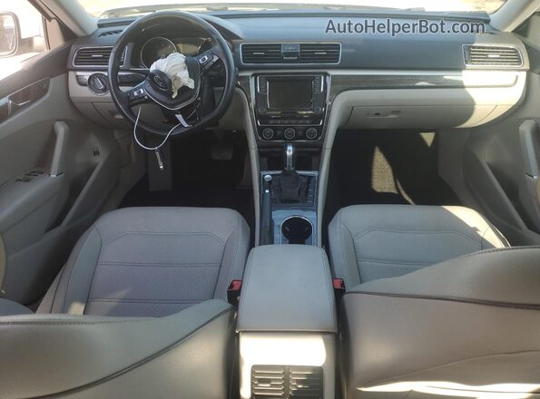 1VWBA7A32JC044506 2018 VOLKSWAGEN PASSAT White Вид панелі приладів