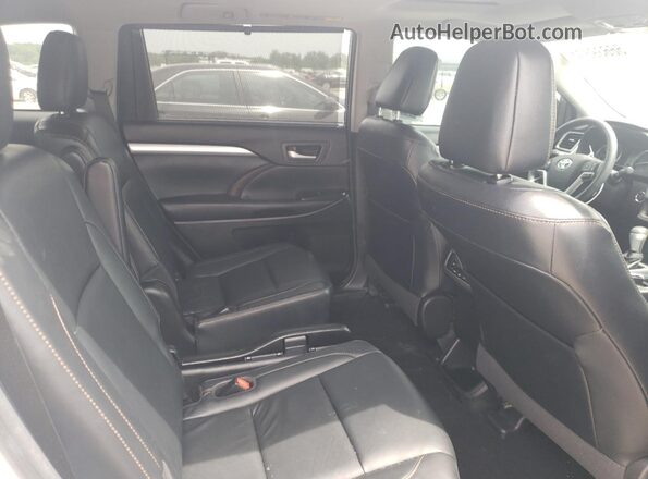 5TDJZRFH6JS542956 2018 TOYOTA HIGHLANDER White ძრავის განყოფილების ხედი