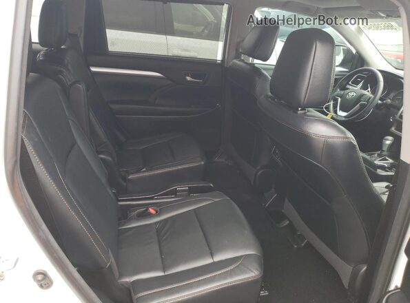 5TDJZRFH6JS542956 2018 TOYOTA HIGHLANDER White უკანა სალონის ხედი