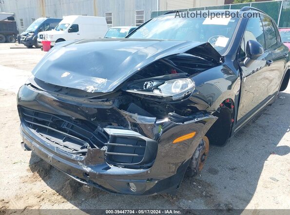 WP1AA2A29HKA89014 2017 PORSCHE CAYENNE Black Widok z przodu