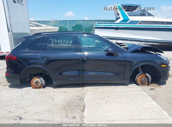 WP1AA2A29HKA89014 2017 PORSCHE CAYENNE Black Widok wnętrza z tyłu