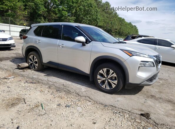 5N1AT3BA8MC737949 2021 NISSAN ROGUE Серебряный Передняя правая четверть