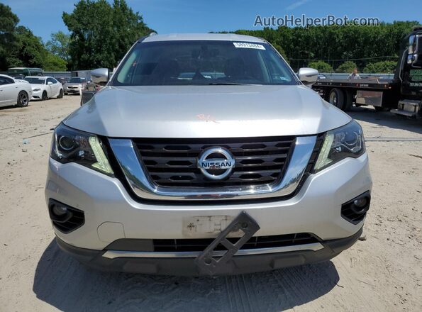 5N1DR2MMXHC684142 2017 NISSAN PATHFINDER Серебряный Вид спереди