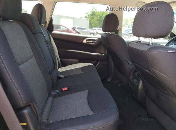 5N1DR2MMXHC684142 2017 NISSAN PATHFINDER Серебряный Вид задних сидений