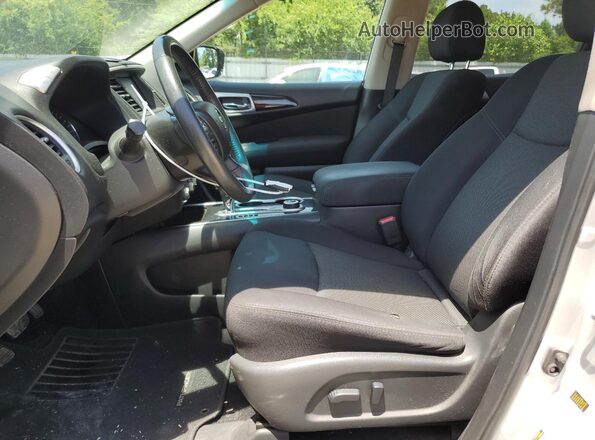 5N1DR2MMXHC684142 2017 NISSAN PATHFINDER Серебряный Вид салона спереди