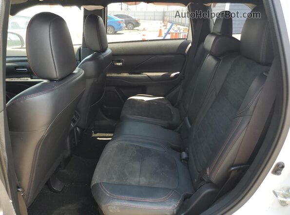 JA4AZ3A39LZ017782 2020 MITSUBISHI OUTLANDER White Rear interior view
