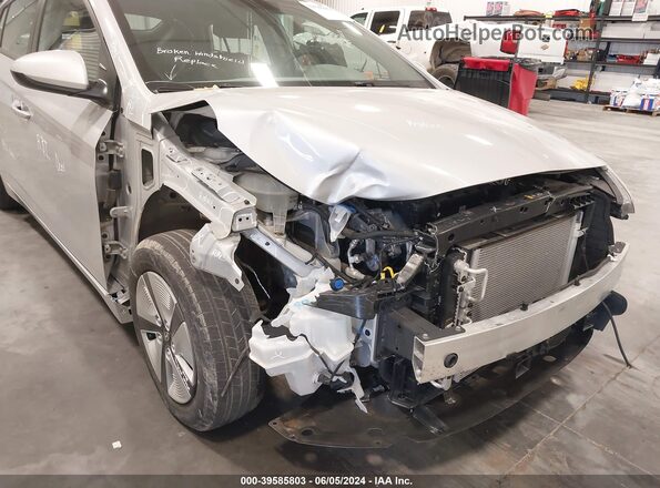 KMHC65LC4HU030780 2017 HYUNDAI IONIQ HYBRID Серебряный Вид спереди