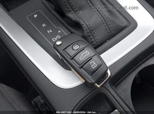 WA1DECF38M1016317 2021 AUDI Q3 Blue Dashboard view