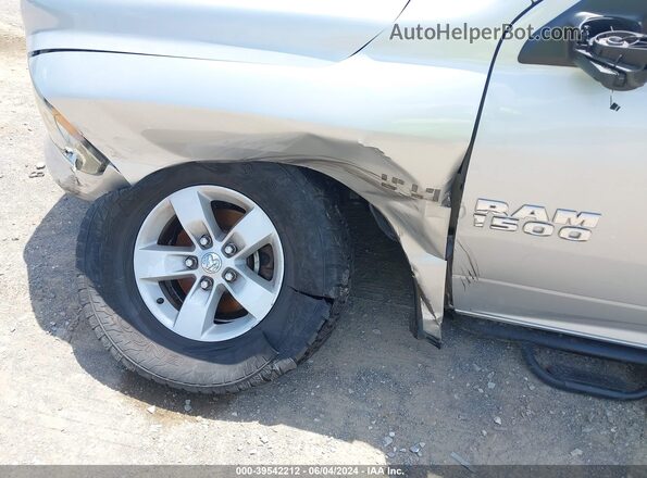 1C6RR7LTXJS202630 2018 RAM 1500 Silver Вид спереду