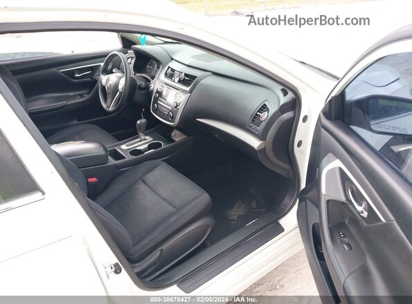 1N4AL3AP4HN311072 2017 NISSAN ALTIMA White Widok wnętrza z przodu