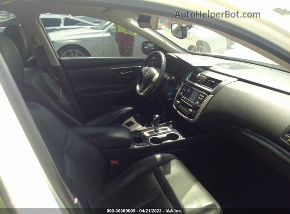 1N4AL3AP6JC197724 2018 NISSAN ALTIMA White Front interior view