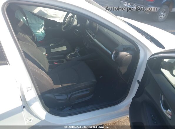 3KPF24AD6LE245717 2020 KIA FORTE White Front interior view