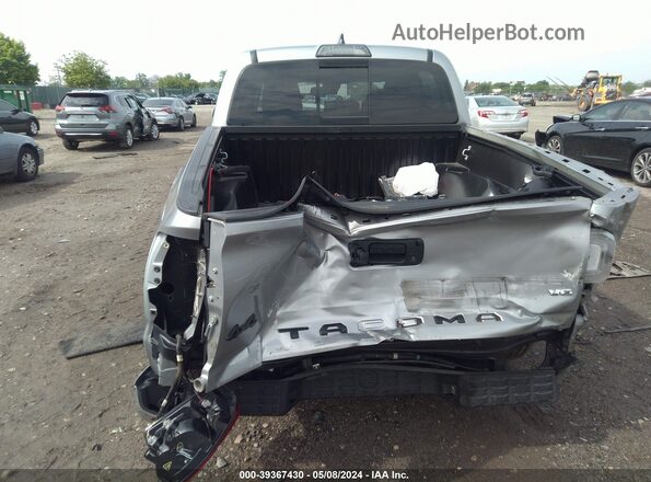 3TMCZ5AN2JM126238 2018 TOYOTA TACOMA Silver Դիմացի տեսք