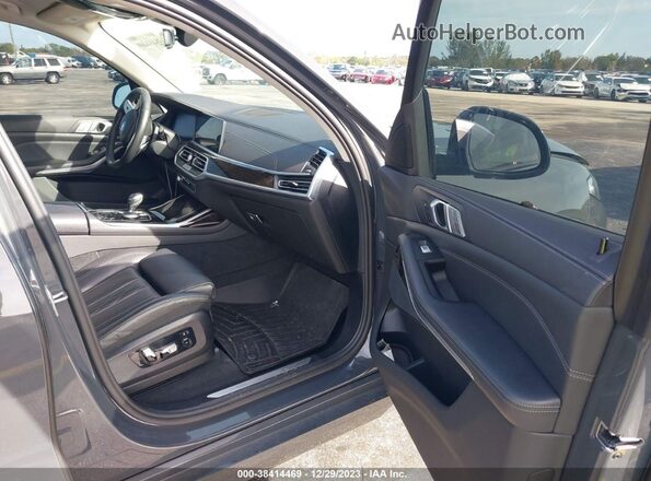 5UXCW2C02M9F47504 2021 BMW X7 Gray 