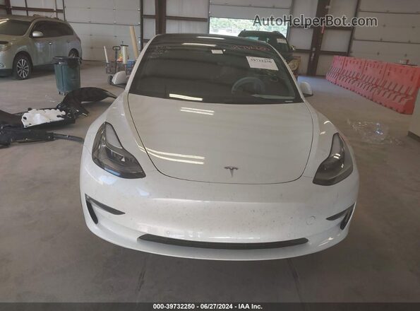 5YJ3E1EB1NF360367 2022 TESLA MODEL 3 White Widok wnętrza z tyłu