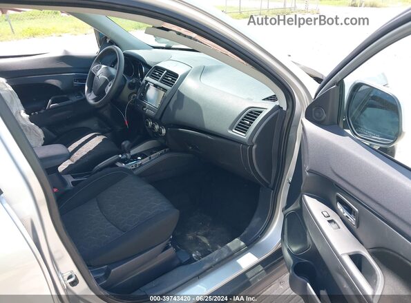 JA4AP3AU7LU020269 2020 MITSUBISHI OUTLANDER SPORT Silver Вид салону спереду