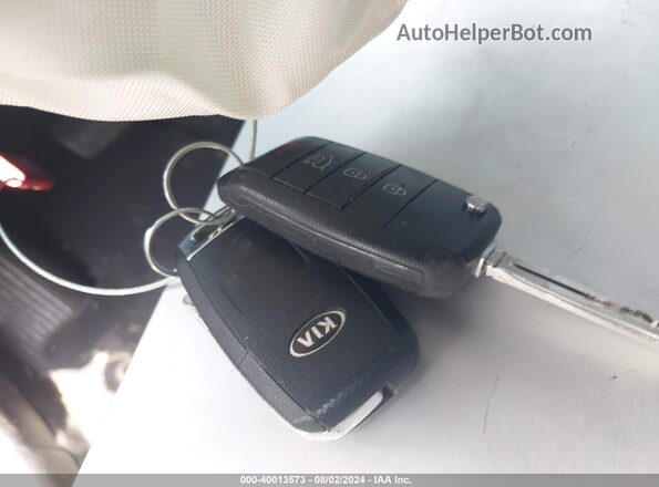 KNDJN2A23K7672081 2019 KIA SOUL Red Vista del salpicadero