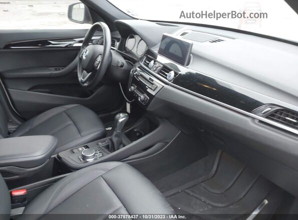 WBXHT3C57K5L37213 2019 BMW X1 White Front interior view