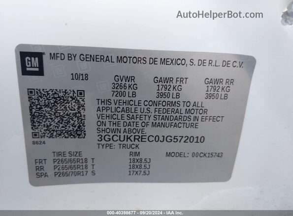 3GCUKREC0JG572010 2018 CHEVROLET SILVERADO White Engine compartment view