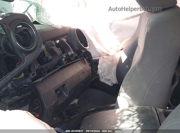 3TMCZ5AN5HM104115 2017 TOYOTA TACOMA Белый Вид салона спереди
