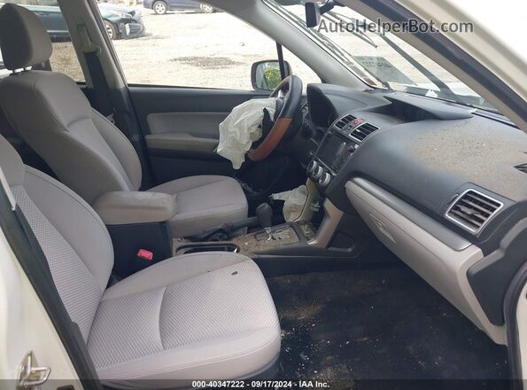 JF2SJAGC0HH508253 2017 SUBARU FORESTER 2.5 Белый Вид салона спереди