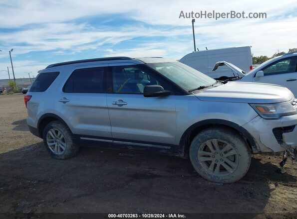 1FM5K8D80JGA24608 2018 FORD FORD EXPLORER Silver Vista interior trasera