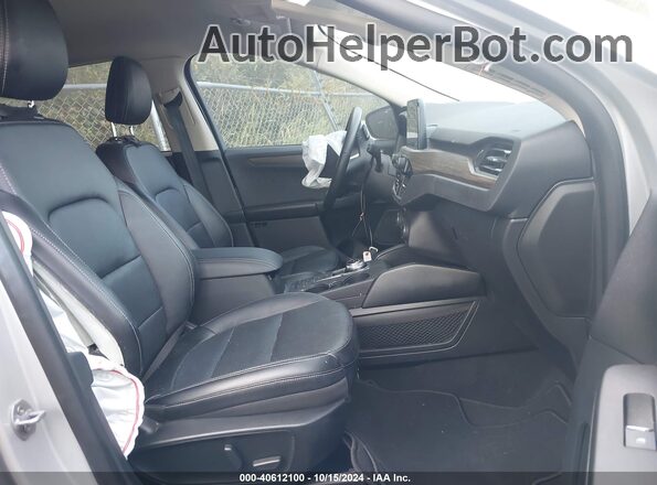 1FMCU9J96LUB18419 2020 FORD ESCAPE Серебряный Вид салона спереди