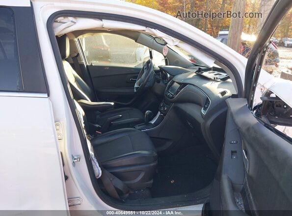 KL7CJPSB3HB239010 2017 CHEVROLET TRAX White Вид салону спереду