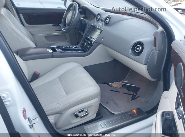SAJWA1C77G8V97800 2016 JAGUAR XJ White Вид салону спереду