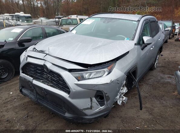 2T3P1RFV9LC131075 2020 TOYOTA LE Silver Vista tres cuartos delantera izquierda