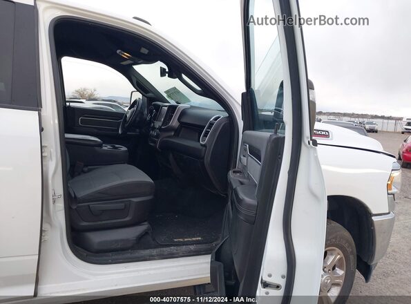 3C6UR5DL0PG651375 2023 RAM 2500 Белый Вид салона спереди