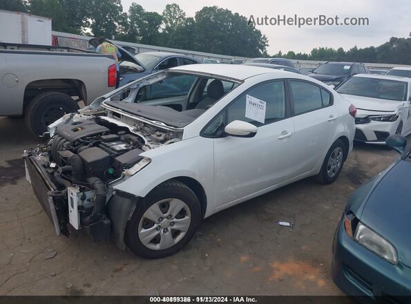 3KPFK4A73HE085507 2017 KIA FORTE White Передня ліва чверть